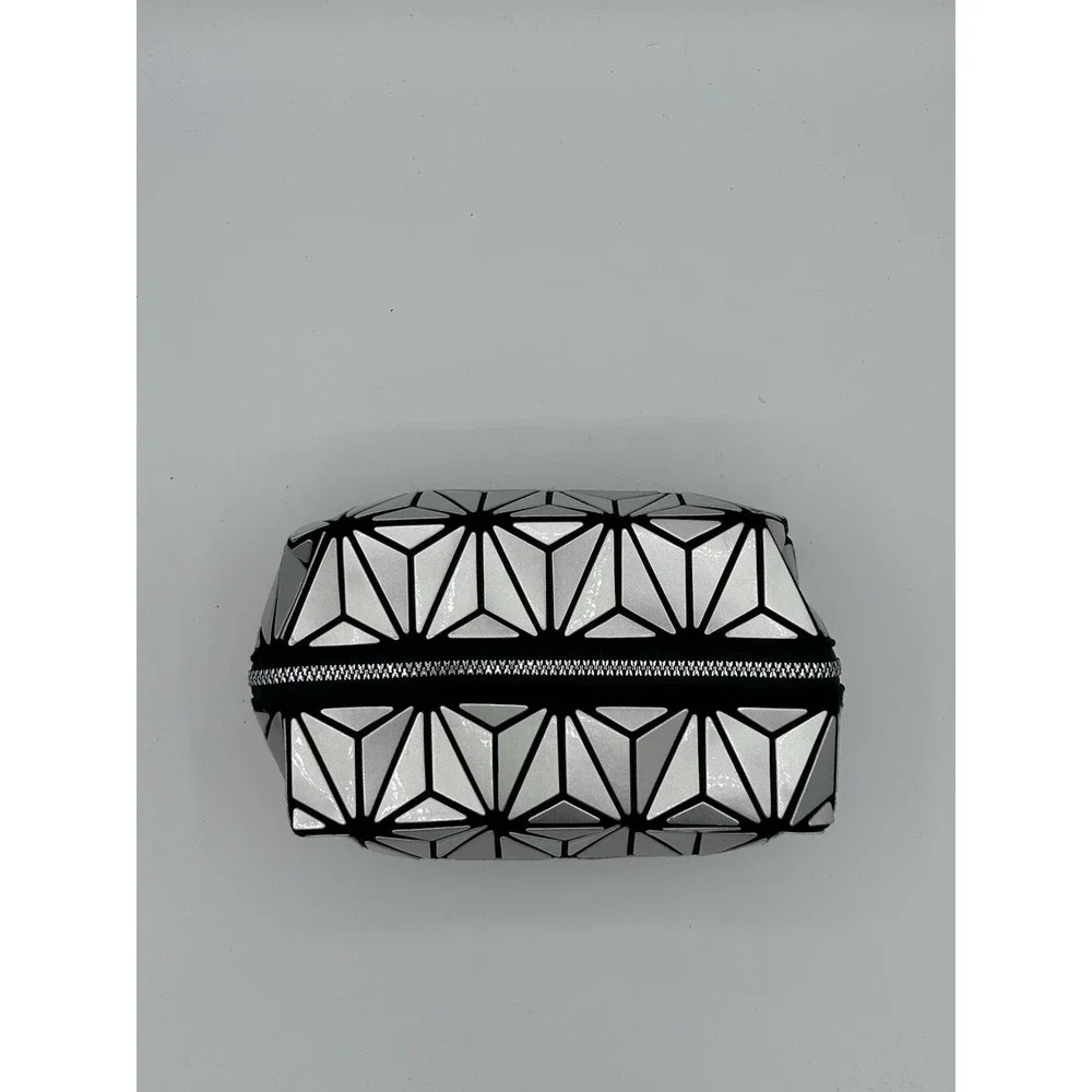 The Unbranded Brand stylish geometric